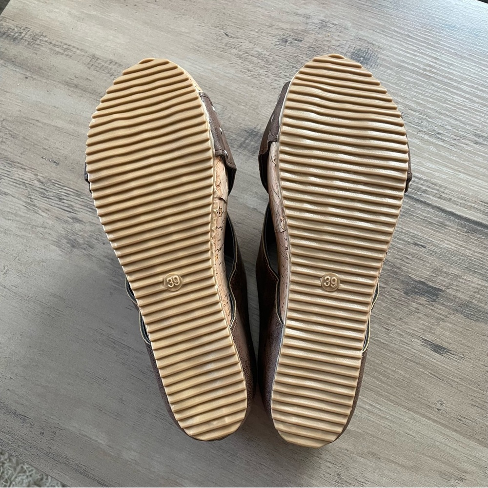 New Platform Wedge Brown Faux Suede Leather Studded Sandals- Price Firm! - Picture 7 of 7